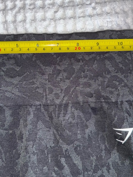 Gymshark High-Waist Seamless Camo Cycling Shorts - Picture 4 of 4